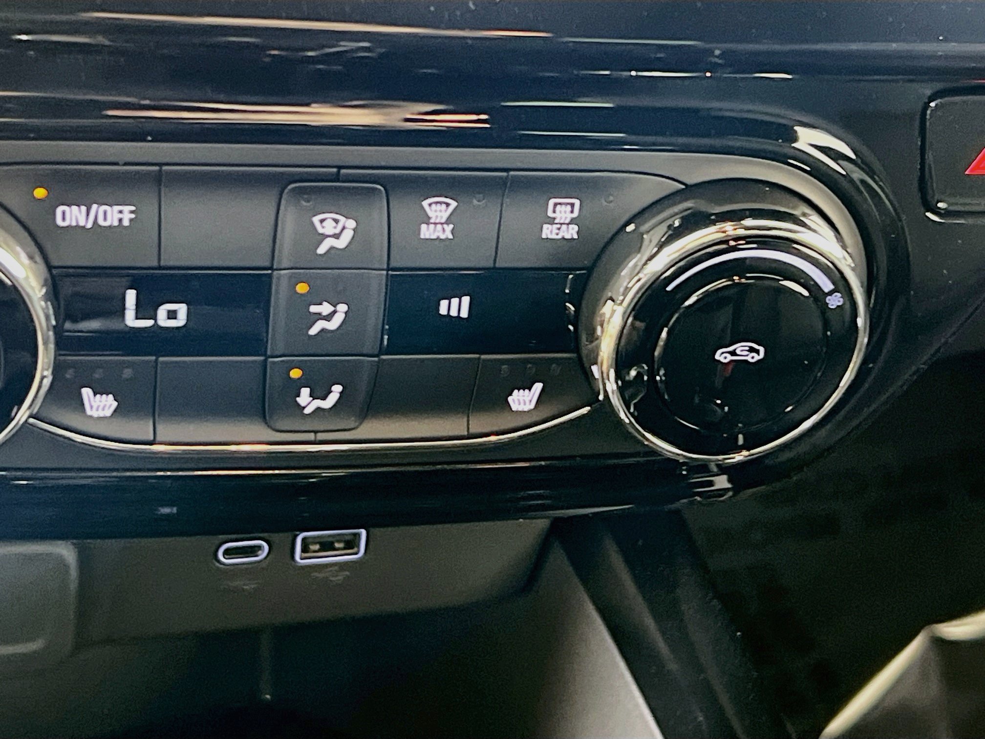 Used 2025 Chevrolet Trax RS FWD image 19