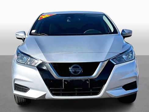 Used 2021 Nissan Versa SV image 3