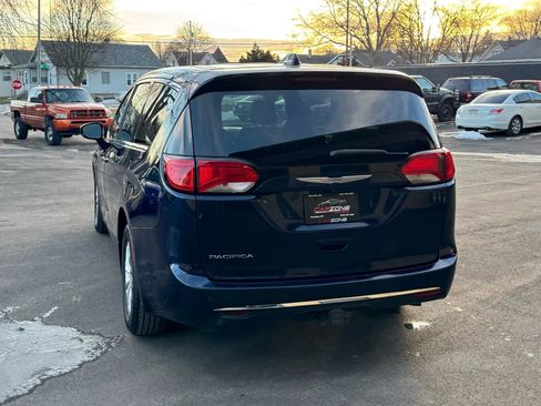 Used 2018 Chrysler Pacifica Touring Plus image 5