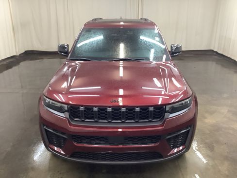 New 2026 Jeep Grand Cherokee Altitude AWD/4WD image 3
