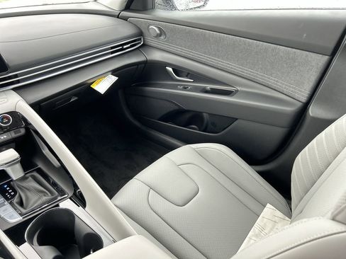 New 2025 Hyundai Elantra Limited image 6