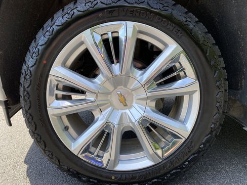 Used 2022 Chevrolet Silverado 1500 High Country w/ High Country Premium Package AWD/4WD image 48