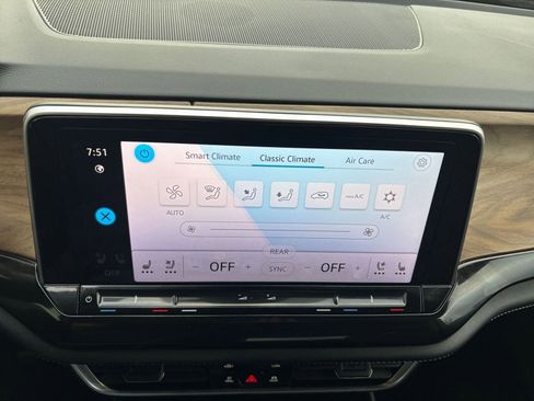 Used 2025 Volkswagen Atlas SE image 22