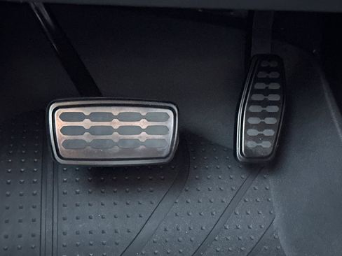 Certified 2025 Chevrolet Suburban High Country image 44