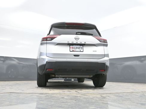 Used 2025 Nissan Rogue SV AWD/4WD image 34