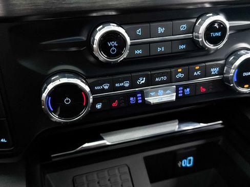 Used 2023 Ford F250 Lariat w/ Lariat Ultimate Package AWD/4WD image 28