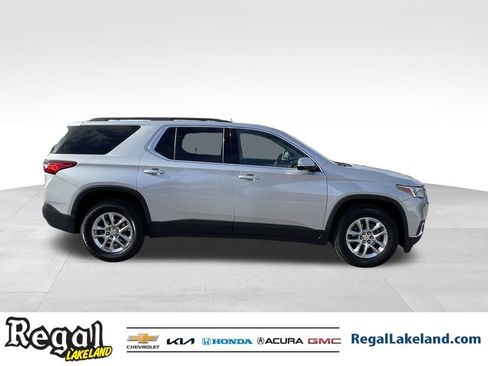 Used 2020 Chevrolet Traverse LT image 3