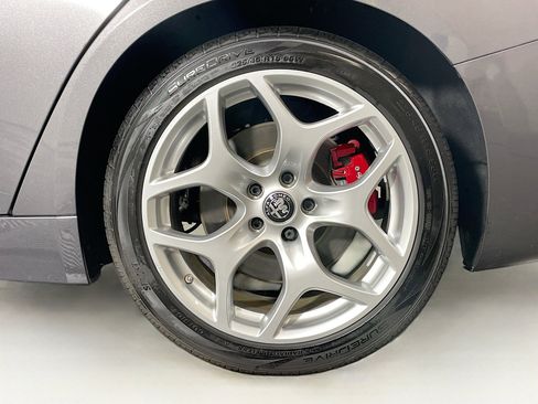 Used 2022 Alfa Romeo Giulia Ti image 11