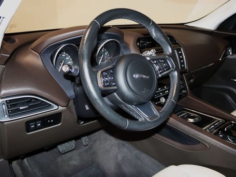 Used 2018 Jaguar F-PACE Prestige AWD/4WD image 39
