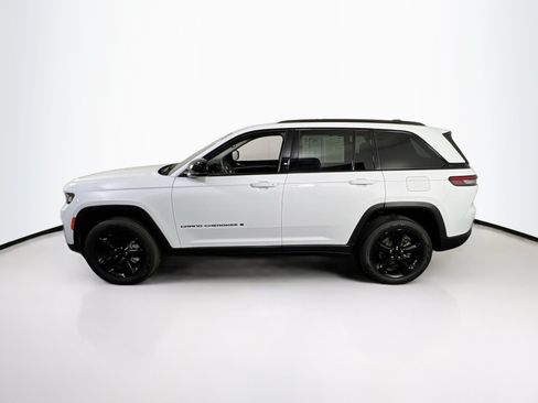 Used 2023 Jeep Grand Cherokee Limited w/ Black Appearance Package AWD/4WD image 8