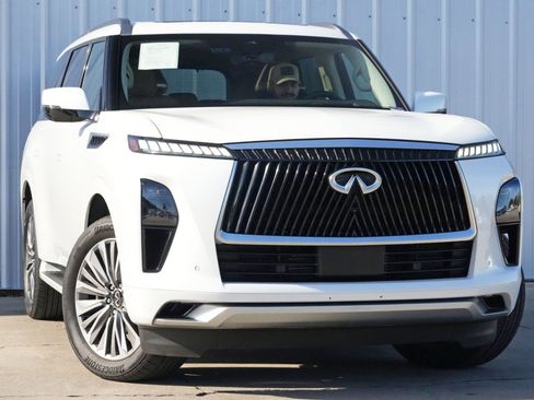 Used 2025 INFINITI QX80 Sensory image 4