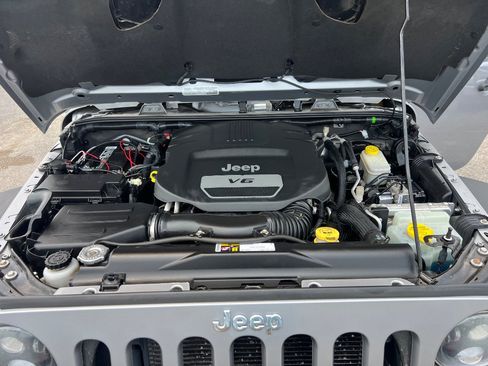 Used 2015 Jeep Wrangler Unlimited Rubicon AWD/4WD image 14