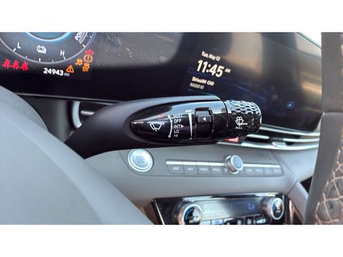 Used 2025 Hyundai Elantra SEL FWD image 20