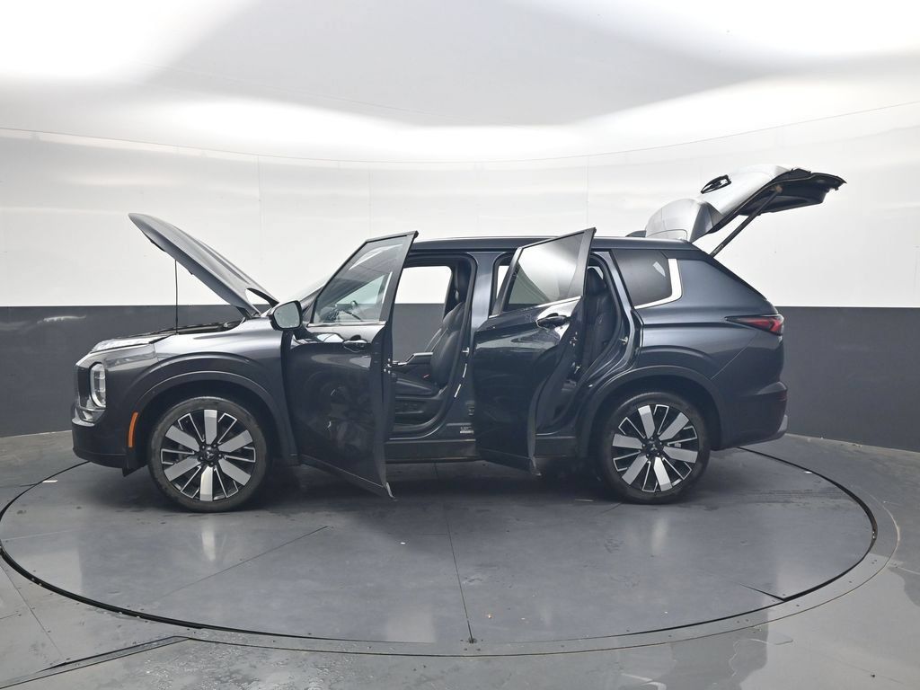 Used 2025 Mitsubishi Outlander SE FWD image 36