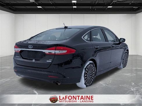 Used 2017 Ford Fusion SE w/ Fusion SE Technology Package image 5