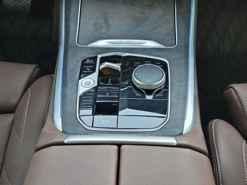 Used 2024 BMW X5 sDrive40i w/ Premium Package image 12