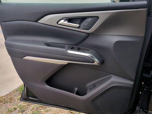 New 2026 Chevrolet Traverse LT w/ Sun and Wheel Package FWD image 23