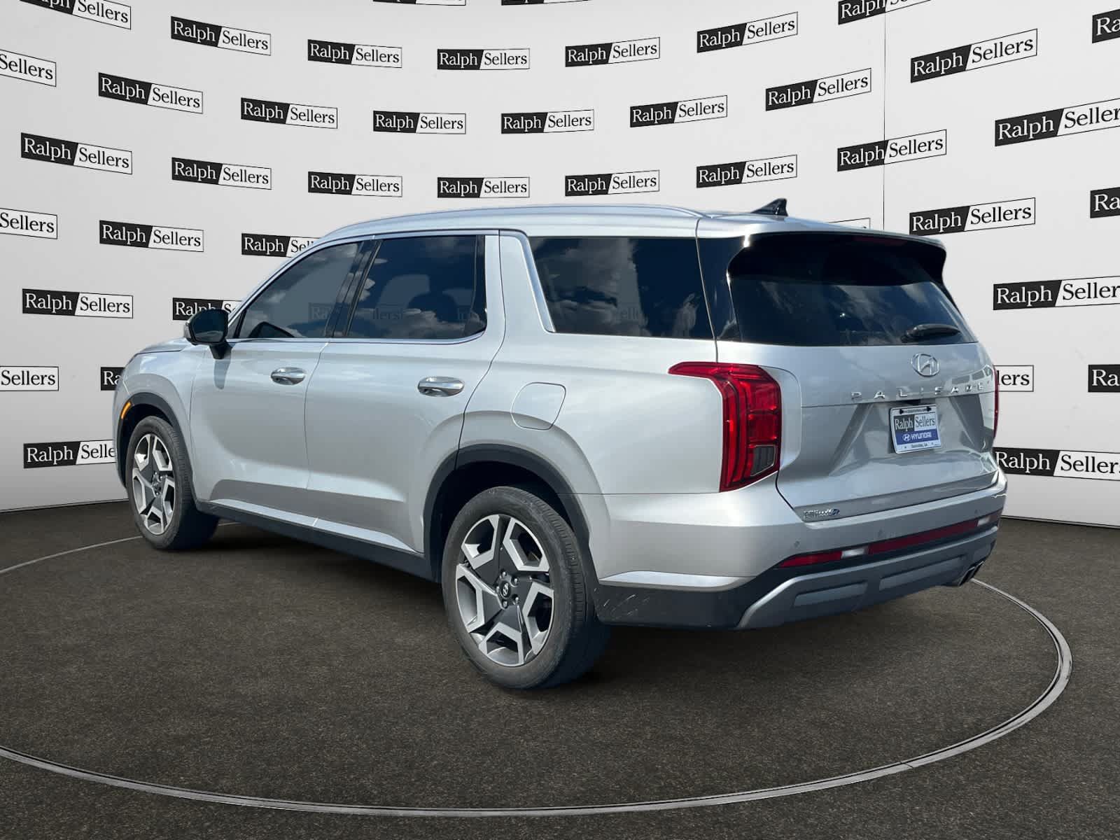 Used 2024 Hyundai Palisade SEL w/ Premium Package FWD image 4