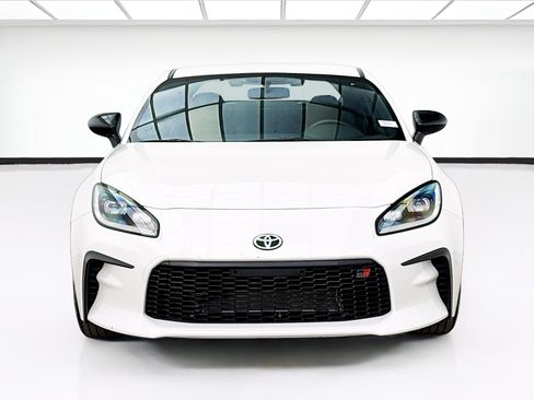 Used 2024 Toyota GR86 RWD image 2