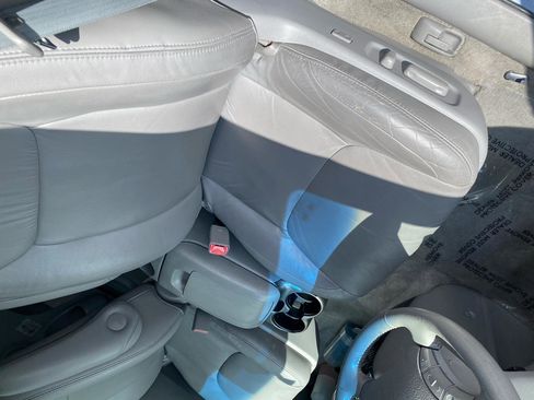 Used 2010 Toyota Sienna FWD image 13