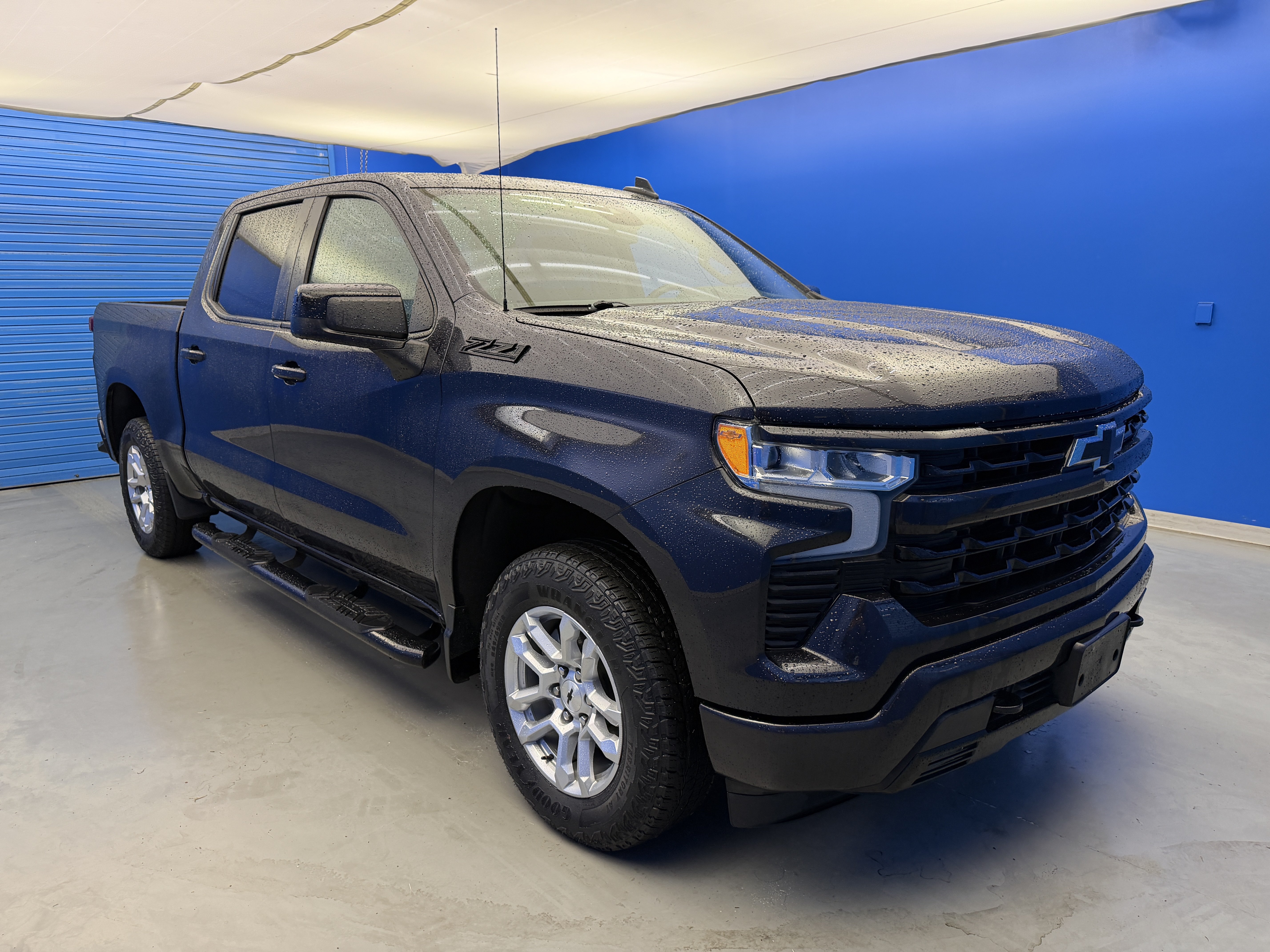 Used 2023 Chevrolet Silverado 1500 RST AWD/4WD image 2