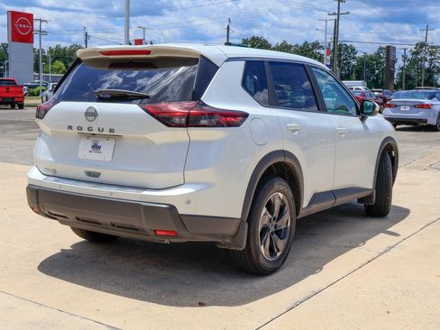 Certified 2026 Nissan Rogue SV FWD image 21