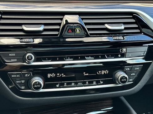 Used 2022 BMW 530i w/ Convenience Package image 22