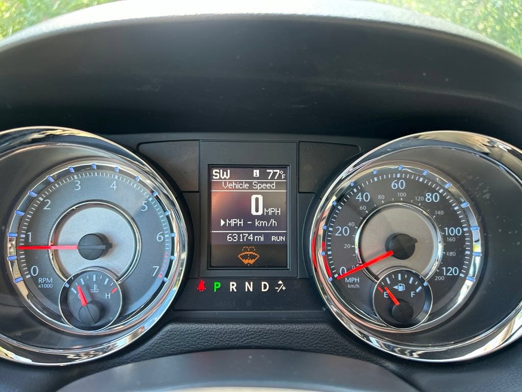 Used 2013 Chrysler Town & Country Touring FWD image 13