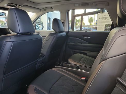New 2026 Nissan Pathfinder Platinum image 4