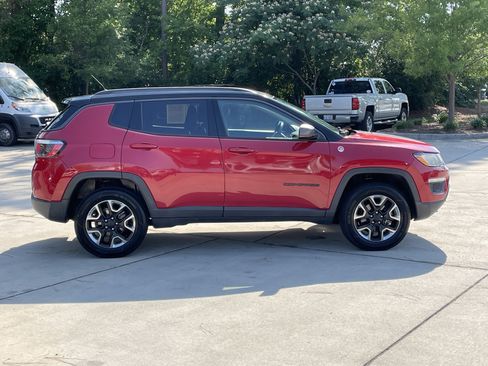 Used 2018 Jeep Compass Trailhawk w/ Popular Equipment Group AWD/4WD image 10