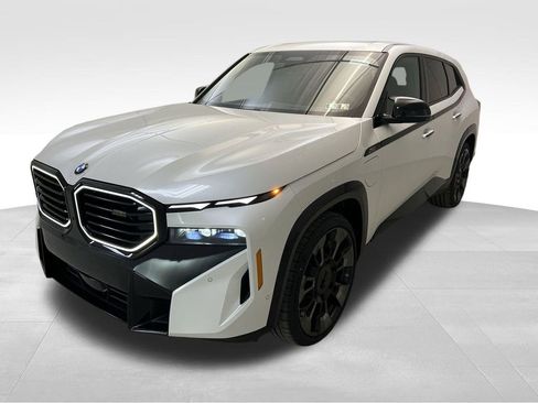 New 2023 BMW XM image 1
