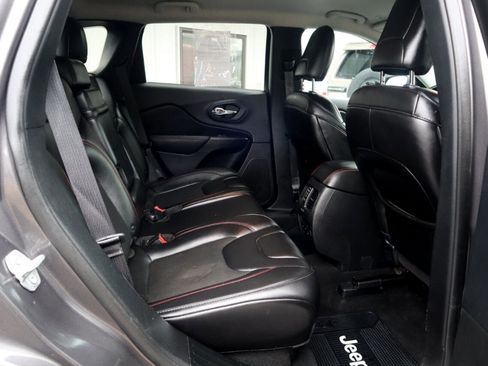 Used 2019 Jeep Cherokee Trailhawk image 44