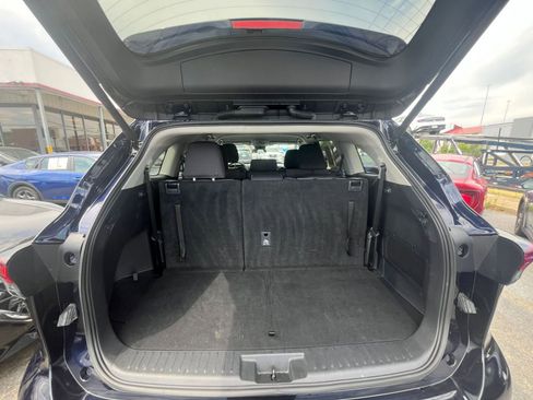 Used 2025 Toyota Highlander LE FWD image 33