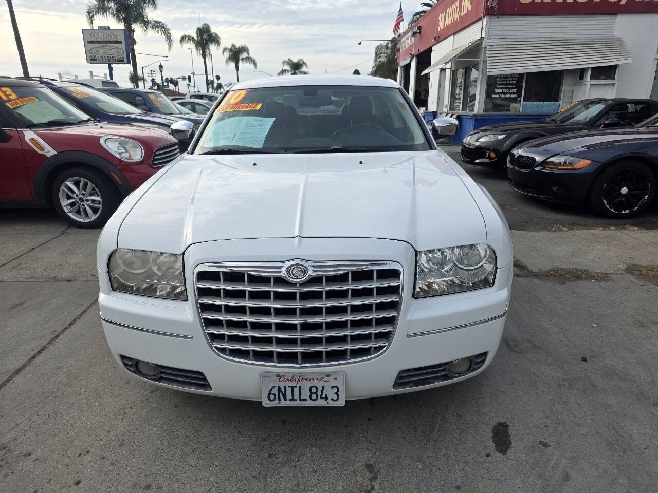 Used 2010 Chrysler 300 Touring RWD image 2