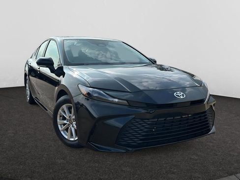 Used 2025 Toyota Camry LE image 1