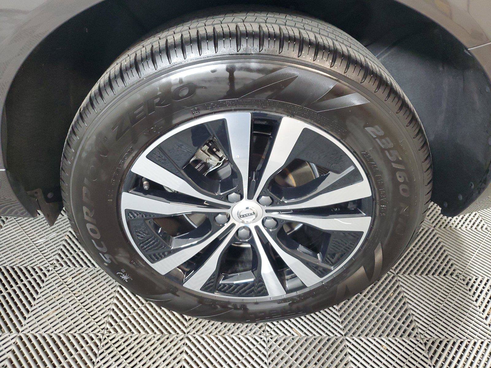 Used 2024 Volvo XC60 B5 Core w/ Protection Package Premier AWD/4WD image 11