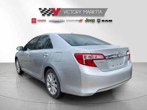 Used 2013 Toyota Camry XLE w/ Leather Pkg image 2