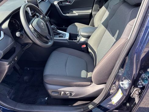Used 2025 Toyota RAV4 XLE AWD/4WD image 17