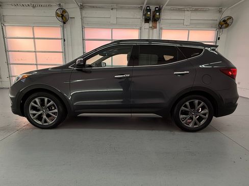 Used 2018 Hyundai Santa Fe Sport FWD image 2