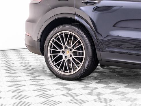 Certified 2023 Porsche Cayenne Platinum Edition AWD/4WD image 37