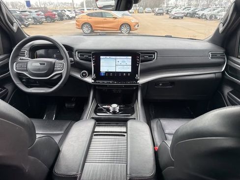 Used 2023 Jeep Wagoneer L Series II image 51