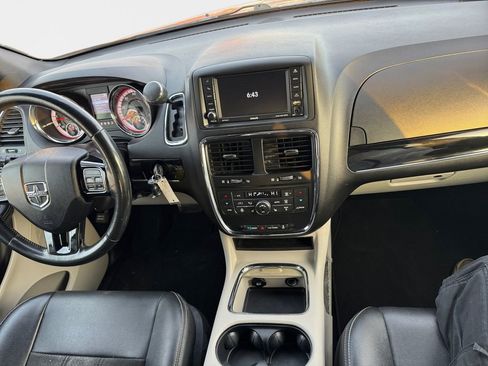 Used 2019 Dodge Grand Caravan SXT w/ Driver Convenience Group FWD image 15