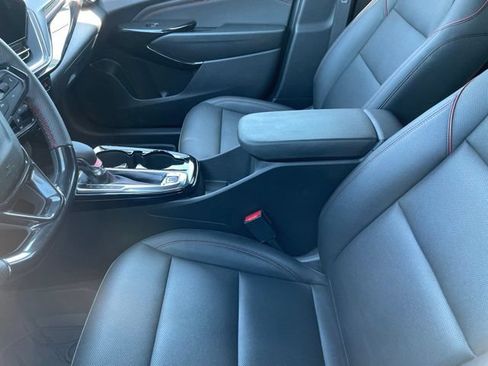 Used 2025 Chevrolet Trax RS w/ Sunroof Package FWD image 6