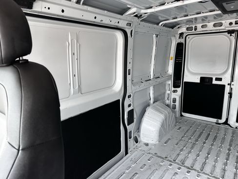Used 2025 RAM ProMaster 2500 w/ Convenience Group FWD image 12