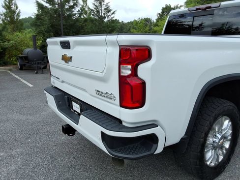 Certified 2022 Chevrolet Silverado 2500 High Country w/ Z71 Off-Road Package AWD/4WD image 16