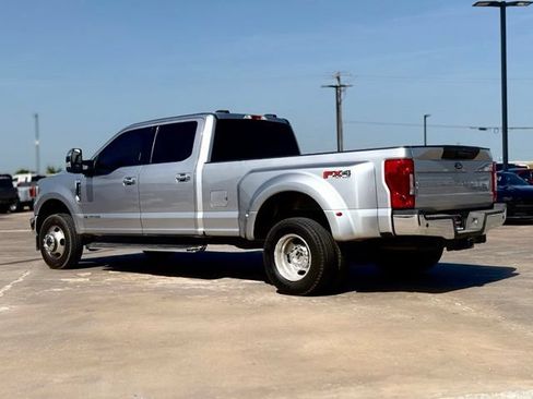 Used 2022 Ford F350 XLT w/ XLT Premium Package AWD/4WD image 6