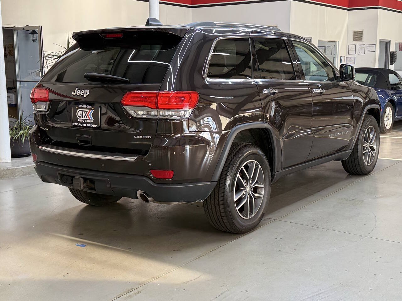 Used 2017 Jeep Grand Cherokee Limited w/ Trailer Tow Group IV AWD/4WD image 6