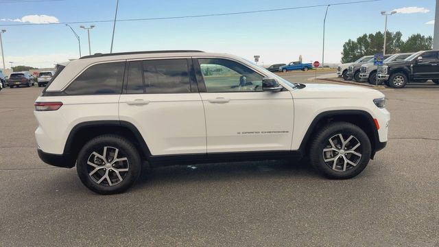 Used 2024 Jeep Grand Cherokee Limited AWD/4WD image 9