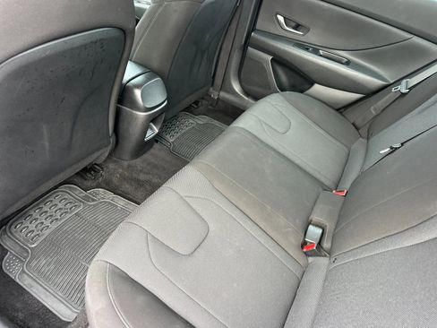 Used 2024 Hyundai Elantra SE image 11