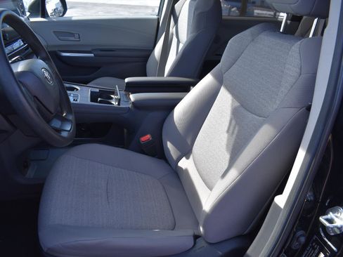 Used 2024 Toyota Sienna LE image 23